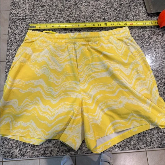 Lululemon pace breaker 5in Shorts - Picture 6 of 10